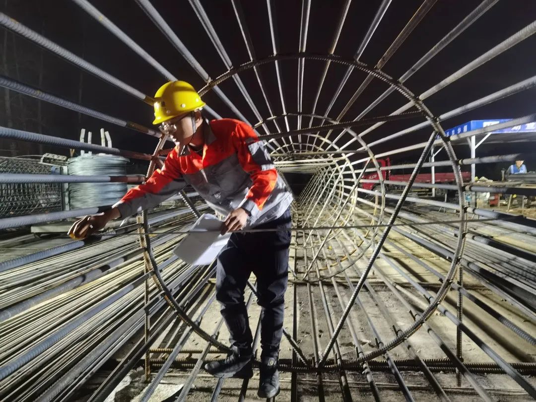 一根桩打烂4台钻机！“西北第一桩”攻坚施工纪实