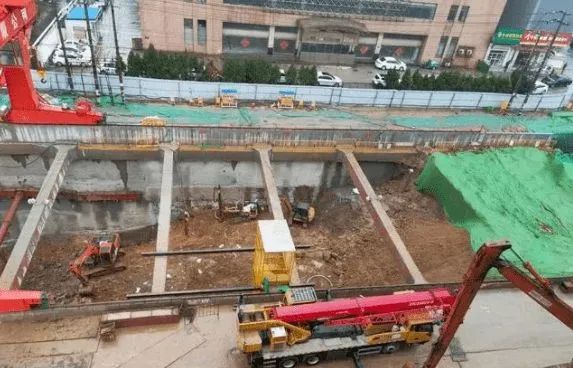 江苏徐州一在建工地地铁施工坍塌，中铁十二局直接被停标！